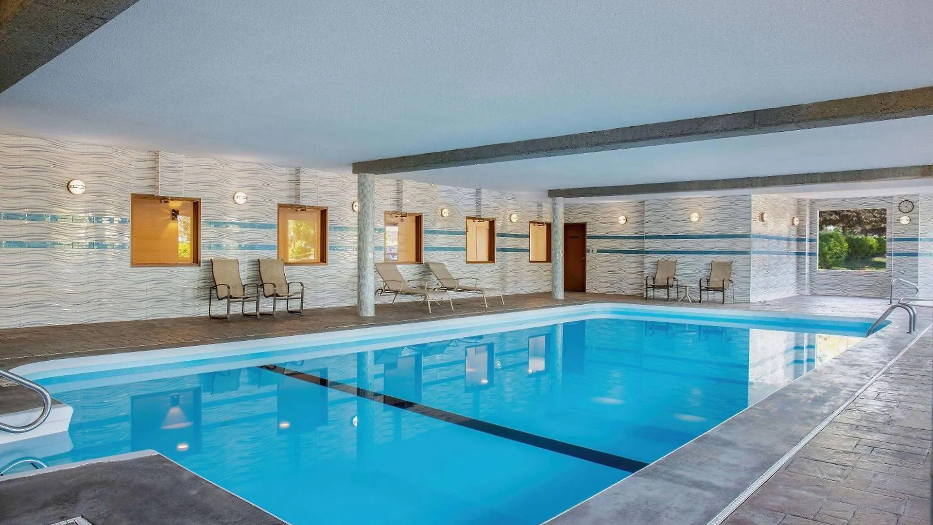 Days Inn & Suites By Wyndham West Edmonton