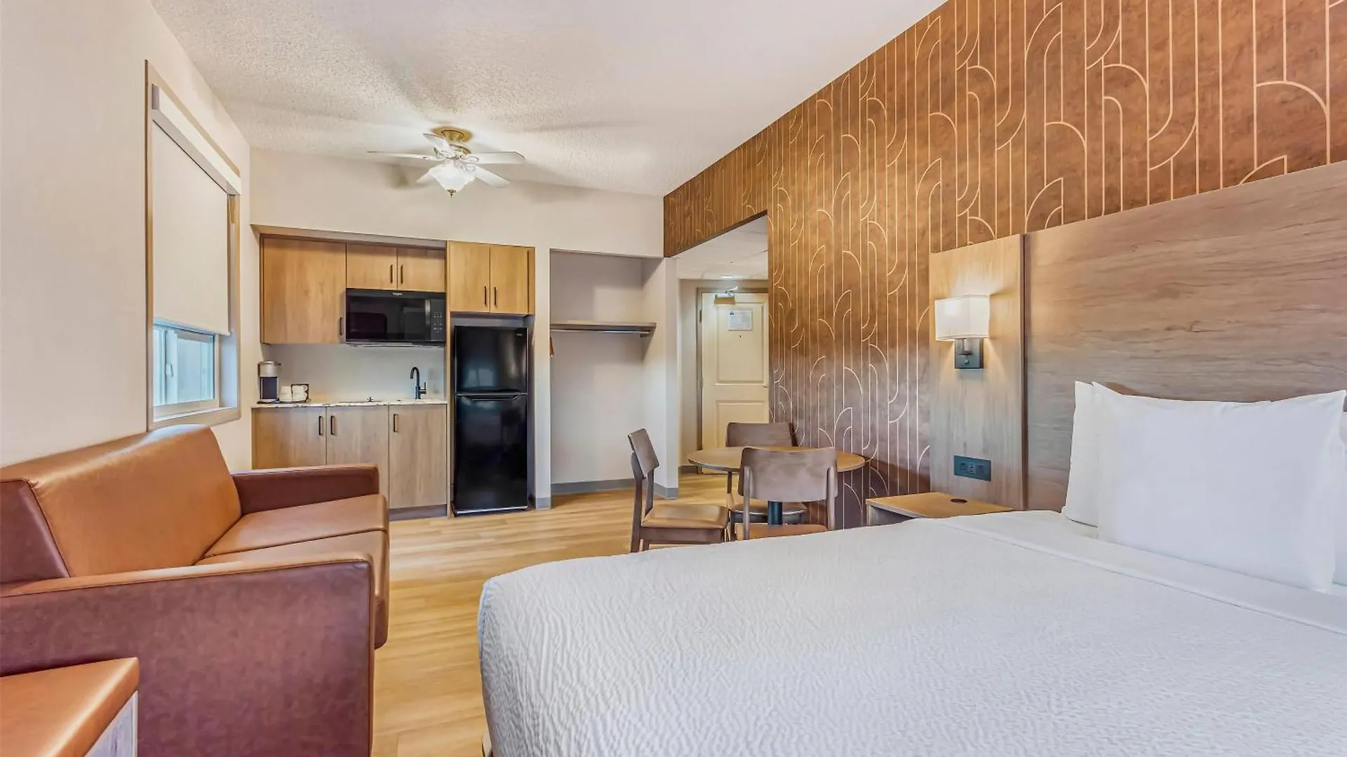 Days Inn & Suites By Wyndham West Edmonton 3*,  Canada
