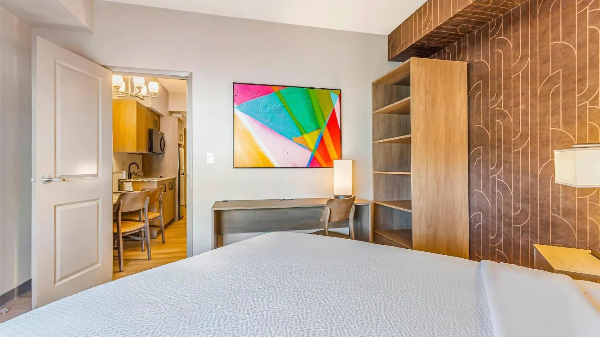 Days Inn & Suites By Wyndham West Edmonton